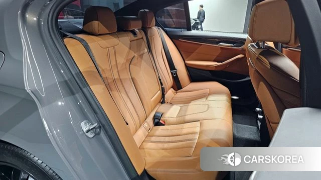 BMW 5 Series (G30) 2021 Серебристо-серый из Кореи, фото 3