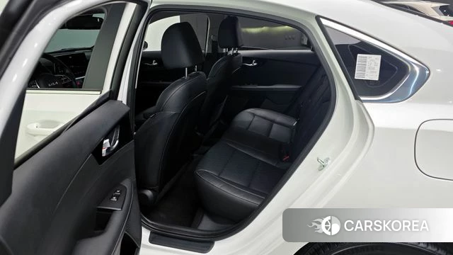 Kia The New K3 2nd generation 2023 Белый из Кореи, фото 3