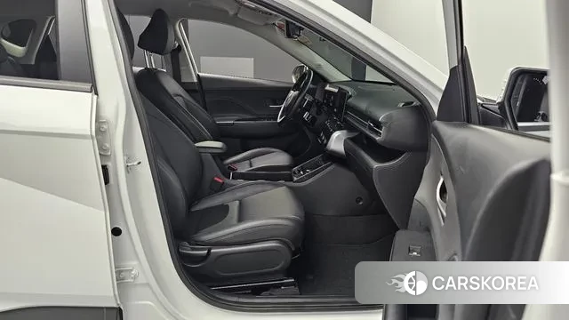 Hyundai Kona (SX2) 2023 Белый из Кореи, фото 3