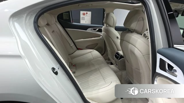 Genesis The New G70 2025 Жемчужный цвет из Кореи, фото 3