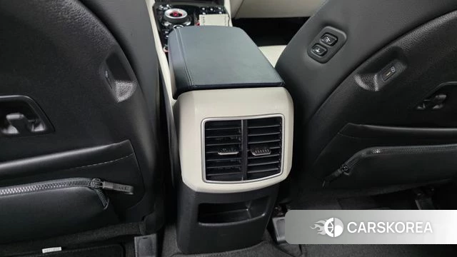 Kia Sportage 5th Generation 2023 Белый из Кореи, фото 3