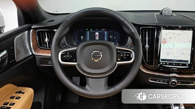 Volvo XC60 second Generation 2025 Белый из Кореи, фото 3