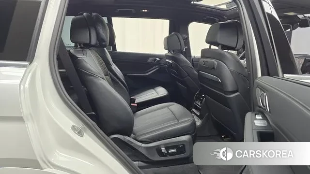 BMW X7 (G07) 2025 Белый из Кореи, фото 3