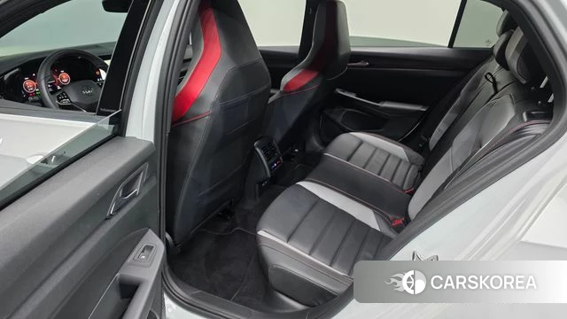 Volkswagen Golf 8th Generation 2024 Белый из Кореи, фото 3