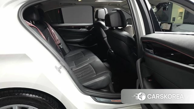 BMW 5 Series (G30) 2019 Белый из Кореи, фото 3