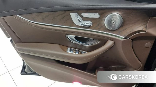 Mercedes-Benz E-Class W213 2019 Черный из Кореи, фото 3