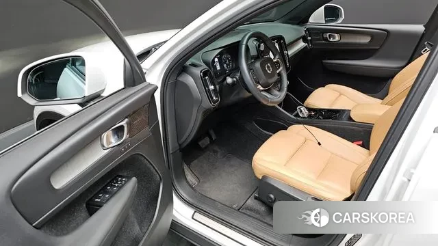 Volvo XC40 2021 Белый из Кореи, фото 3