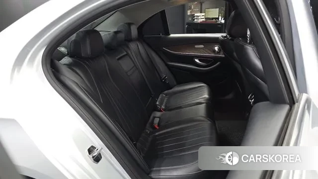Mercedes-Benz E-Class W213 2019 Серебристо-серый из Кореи, фото 3