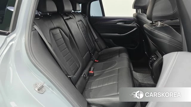 BMW X4 (G02) 2024 Светло-серебряный цвет из Кореи, фото 3