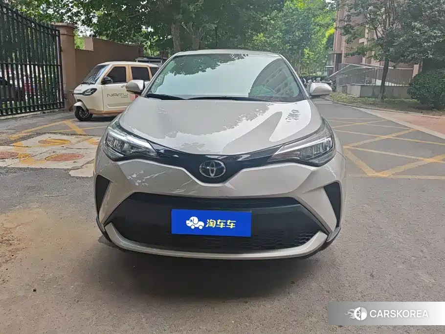 Toyota C-HR 2023 Silver/gray из Китая, фото 3