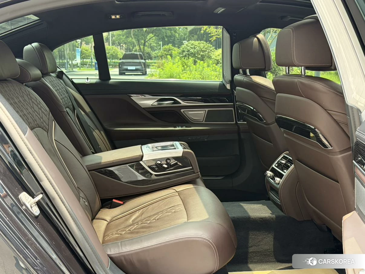 BMW 7 series 2021 Черный из Китая, фото 3