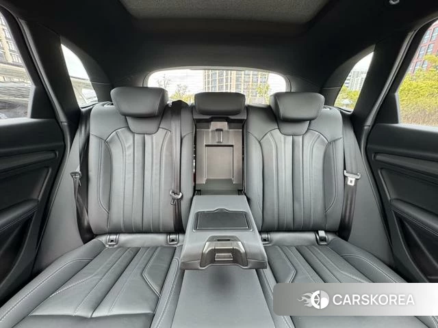 Audi Q5L 2023 Темно-серый из Китая, фото 3