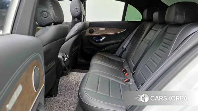 Mercedes-Benz E-Class W213 2022 Белый из Кореи, фото 3