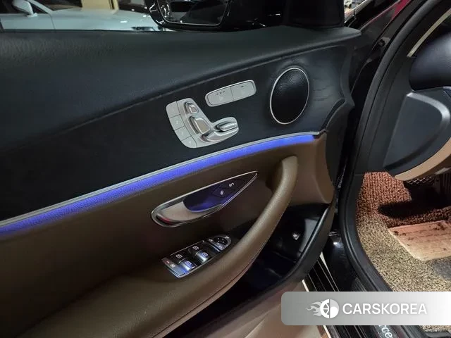 Mercedes-Benz E-Class W213 2019 Черный из Кореи, фото 3