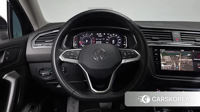 Volkswagen Tiguan Allspace 2024 Черный из Кореи, фото 3