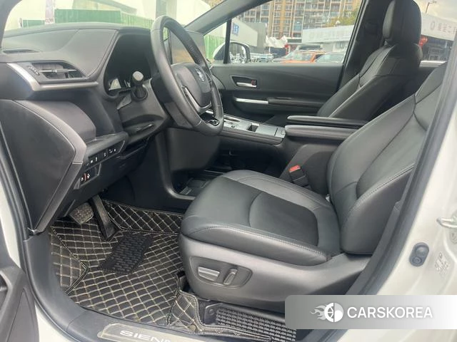 Toyota Saina 2023 Белый из Китая, фото 3