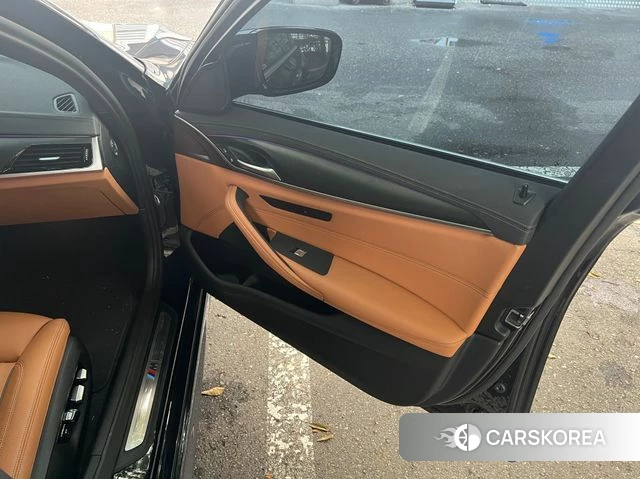 BMW 5 Series (G30) 2023 Черный из Кореи, фото 3