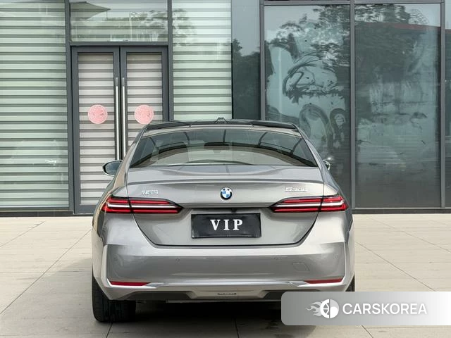 BMW 5 series 2024 Серебристо-серый из Китая, фото 3