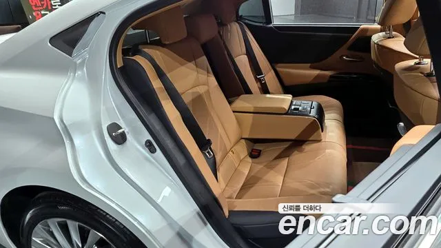 Lexus ES300h 7th generation 2023 Белый из Кореи, фото 3