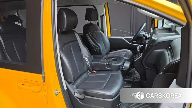 Hyundai Staria 2023 Желтый из Кореи, фото 3