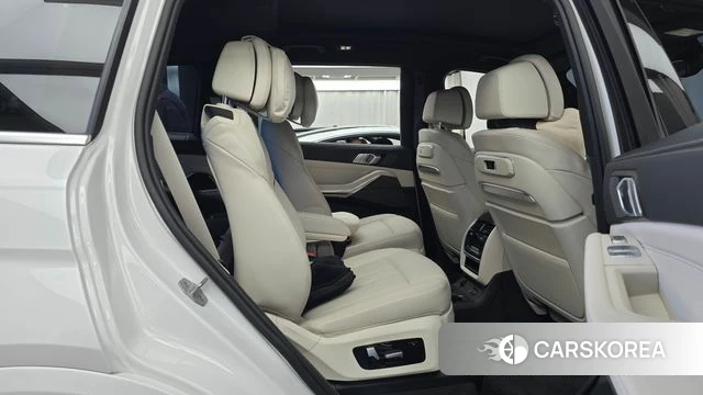 BMW X7 (G07) 2025 Белый из Кореи, фото 3