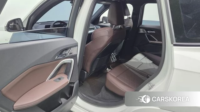 BMW iX1 (U11) 2024 Белый из Кореи, фото 3