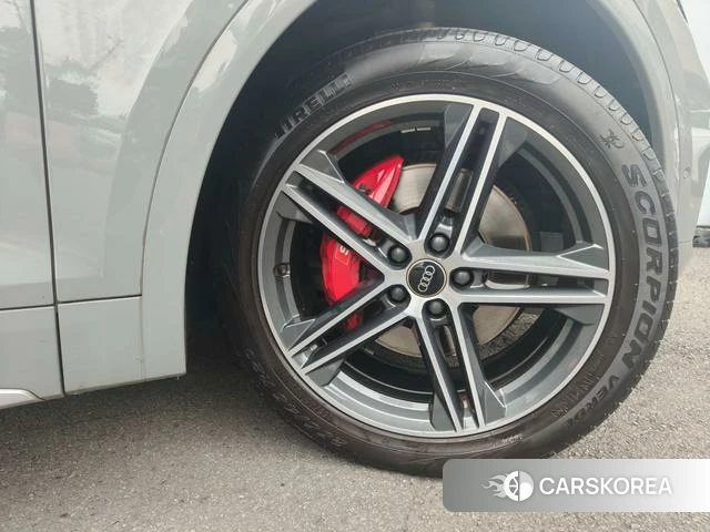 Audi SQ5 2023 Темно-серый из Китая, фото 3