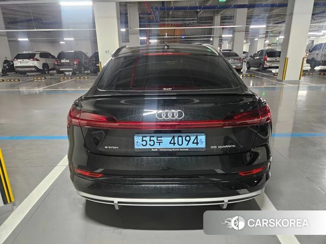 Audi e-Tron 2022 Черный из Кореи, фото 3