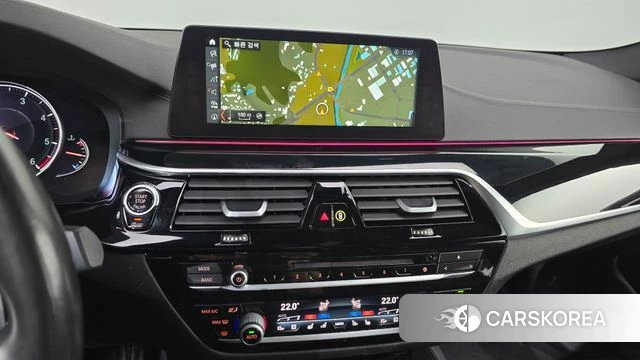 BMW 5 Series (G30) 2018 Белый из Кореи, фото 3