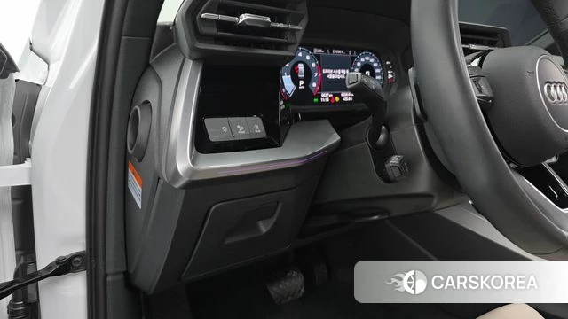 Audi A3 (8Y) 2023 Белый из Кореи, фото 3