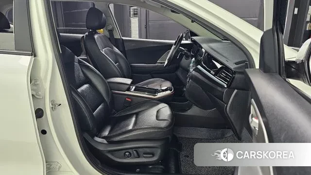 Kia Niro Plus 2023 Белый из Кореи, фото 3