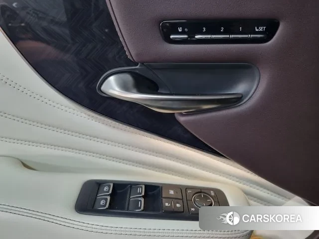 Lexus LS500 5th generation 2020 Серебристо-серый из Кореи, фото 3