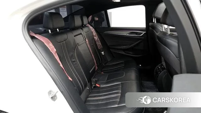 BMW 5 Series (G30) 2018 Белый из Кореи, фото 3