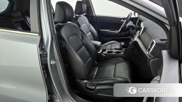 Kia Sportage The Bold 2021 Серебристо-серый из Кореи, фото 3