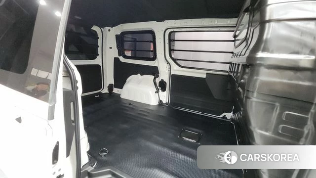 Hyundai Staria 2023 Белый из Кореи, фото 3