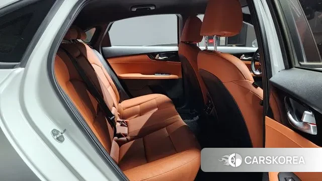 Kia The New K3 2nd generation 2023 Белый из Кореи, фото 3