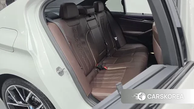 BMW 5 Series (G30) 2023 Белый из Кореи, фото 3