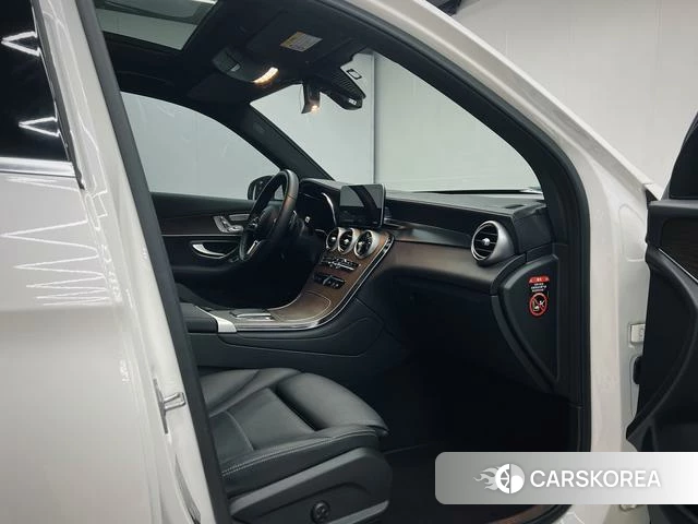 Mercedes-Benz GLC 2023 Белый из Китая, фото 3