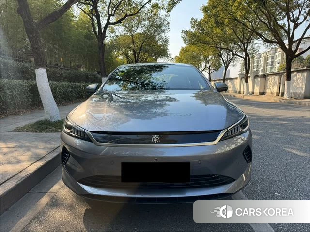 BYD Qin PLUS EV 2025 Серебристо-серый из Китая, фото 3