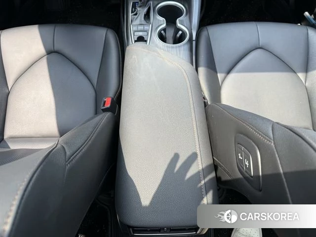 Toyota Camry 2022 Белый из Китая, фото 3