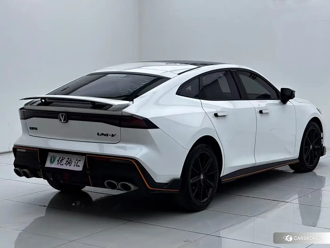 Chang'an Changan UNI-V 2023 Белый из Китая, фото 3