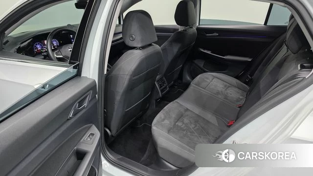 Volkswagen Golf 8th Generation 2022 Белый из Кореи, фото 3