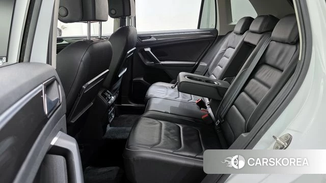 Volkswagen Tiguan second Generation 2018 Белый из Кореи, фото 3