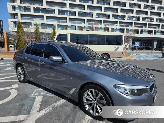 BMW 5 Series (G30) 2018 Серебристо-серый из Кореи, фото 3
