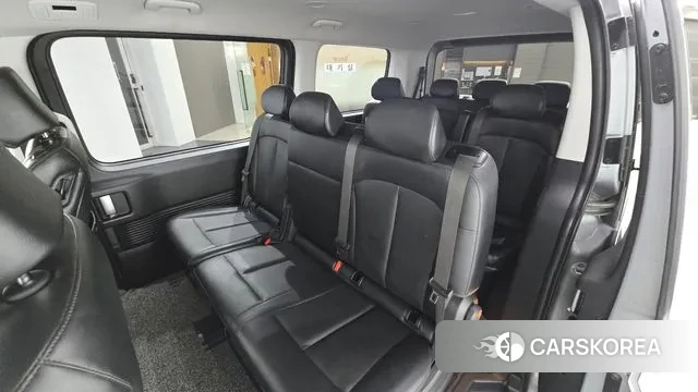 Hyundai Staria 2023 Серебристо-серый из Кореи, фото 3