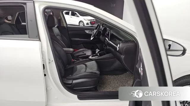 Kia The New K3 2nd generation 2021 Белый из Кореи, фото 3