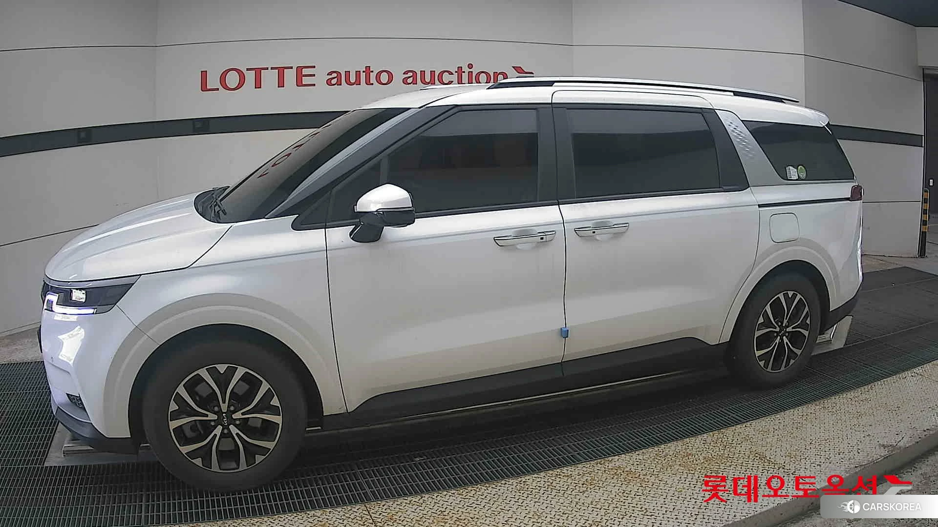 Kia Carnival 2023 Snow White Pearl (optional) из Кореи, фото 3