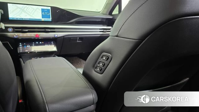 Hyundai Grandeur Hybrid (GN7) 2023 Белый из Кореи, фото 3