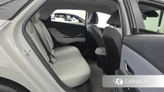 Hyundai Avante (CN7) 2021 Серебристо-серый из Кореи, фото 3