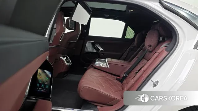 BMW i7 (G70) 2024 Белый из Кореи, фото 3